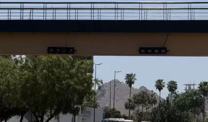 Sem�foros en puente del bulevar Luis Encinas