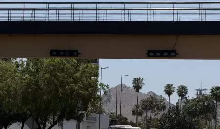 Sem�foros en puente del bulevar Luis Encinas