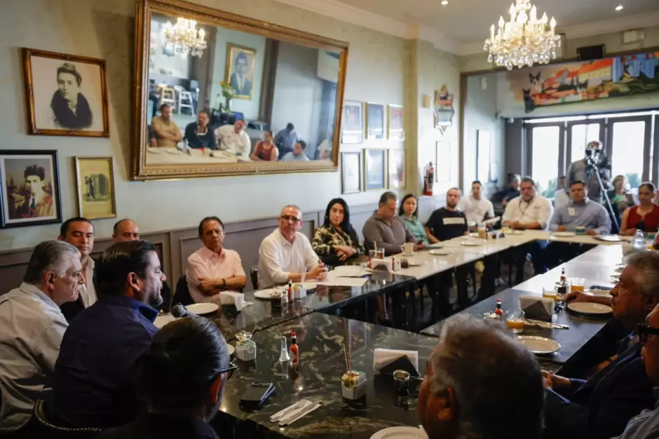 Burgue�o destaca avances de gobiernos de Morena ante empresarios de Tijuana
