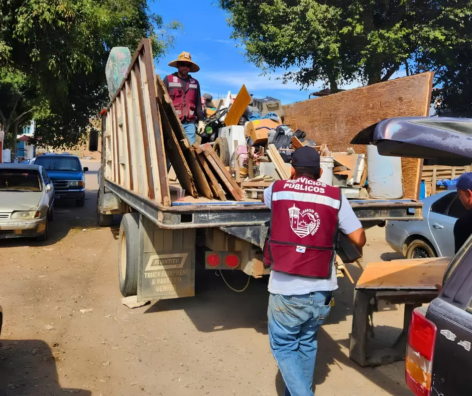 Gobierno de Claudia Agat�n recolecta m�s de 20 toneladas de basura en Villas del Prado I y II