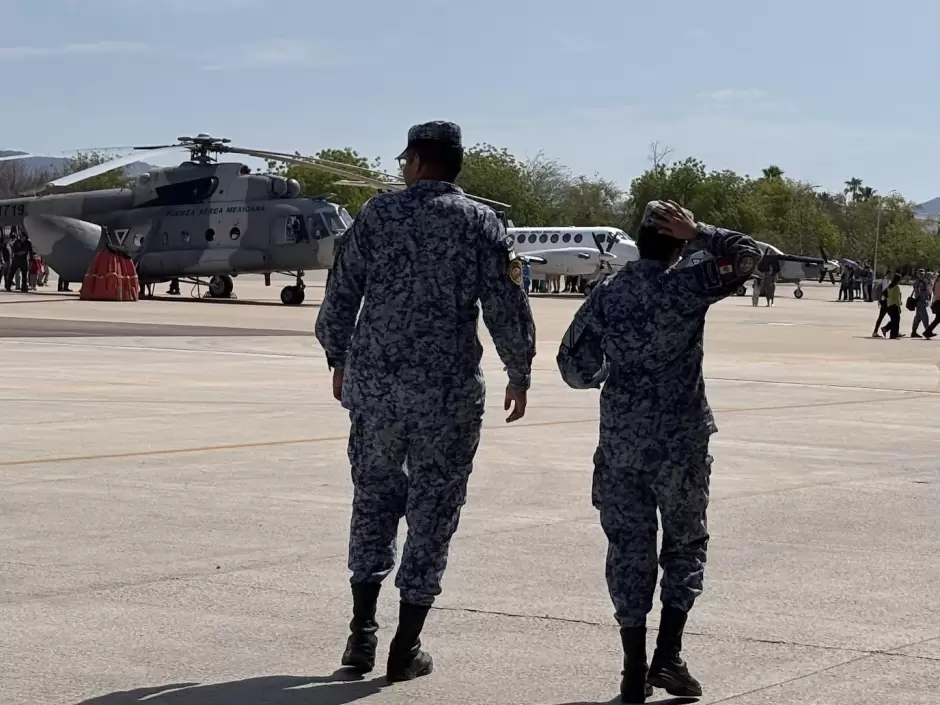 Exhibici�n a�rea y equipo militar re�nen a familias en la Base A�rea de Hermosillo