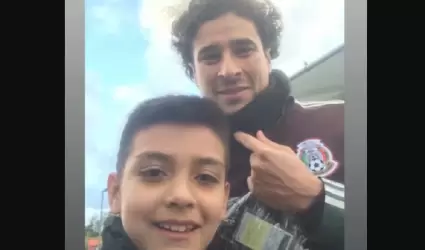 Gilberto Mora y Memo Ochoa.