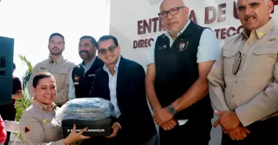Entrega Ayuntamiento de Tijuana nuevos uniformes a personal de Protecci�n Civil