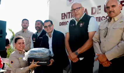 Entrega Ayuntamiento de Tijuana nuevos uniformes a personal de Protecci�n Civil