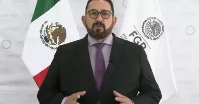 Renuncia Ulises Lara a la FGR