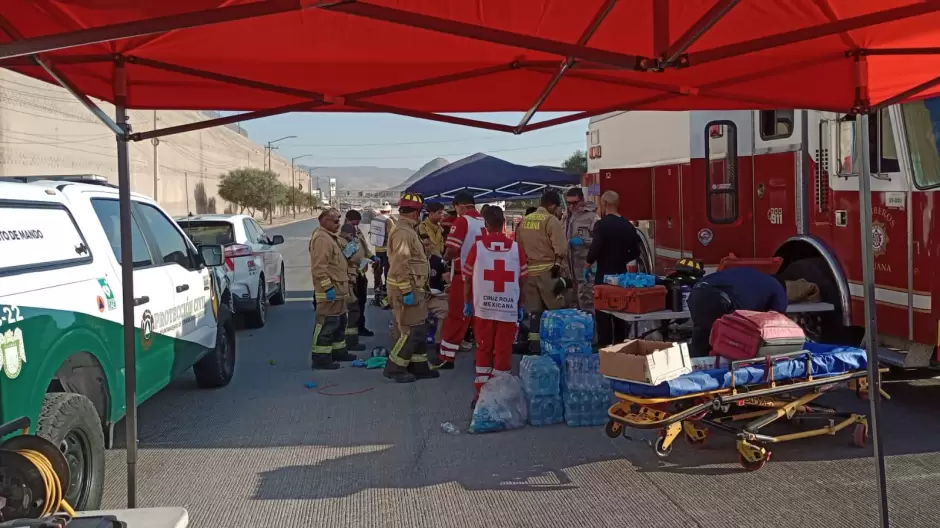 Atiende XXV Ayuntamiento de Tijuana derrame de material qu�mico sobre el bulevar 2000