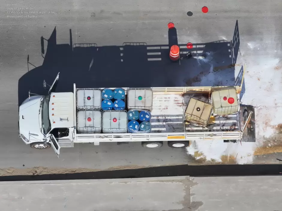 Atiende XXV Ayuntamiento de Tijuana derrame de material qu�mico sobre el bulevar 2000