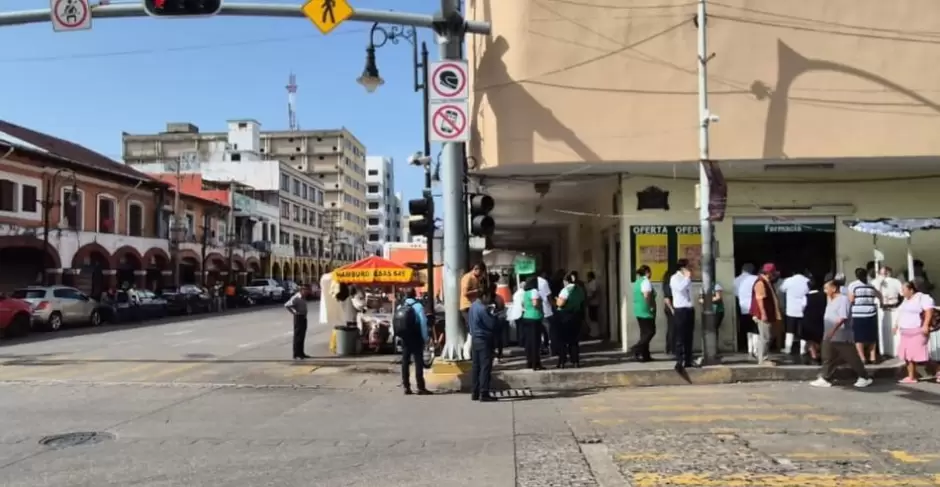 Evacuaci�n de edificios p�blicos en Tabasco