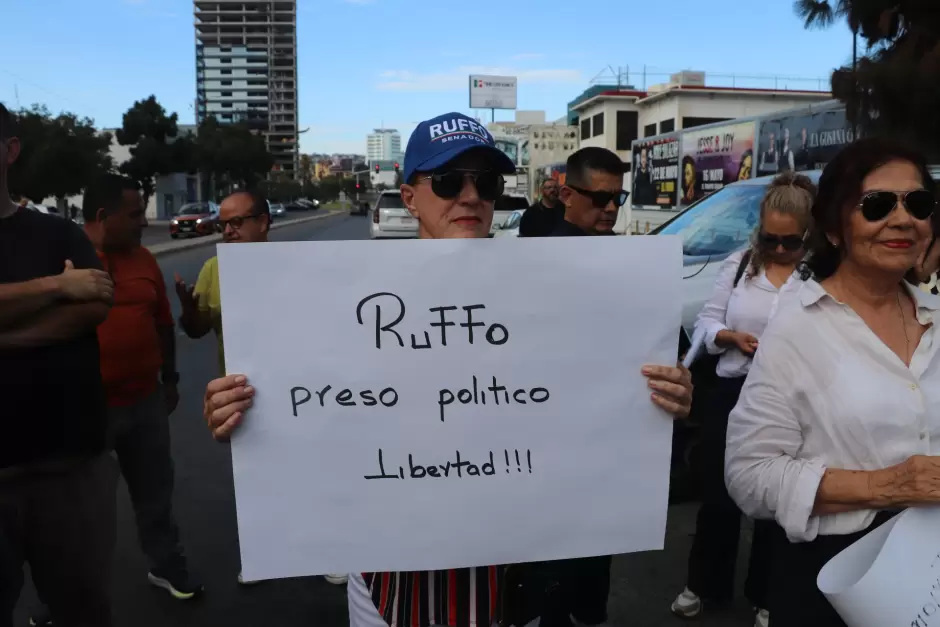 Se manifiesta para exigir liberaci�n de Ruffo Appel; panista y expanistas denuncian a gobernadora