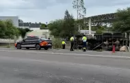 Vuelca veh�culo cargado con grava en la salida norte de Hermosillo
